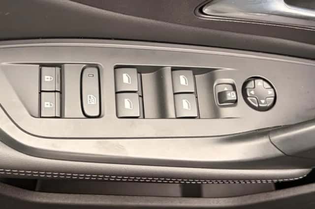 Peugeot 308 (2024) thumbnail 21