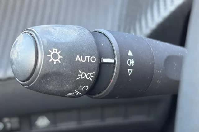 Peugeot 208 (2022) thumbnail 24
