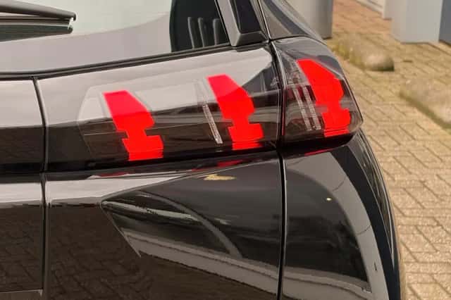 Peugeot e-2008 (2021) thumbnail 11