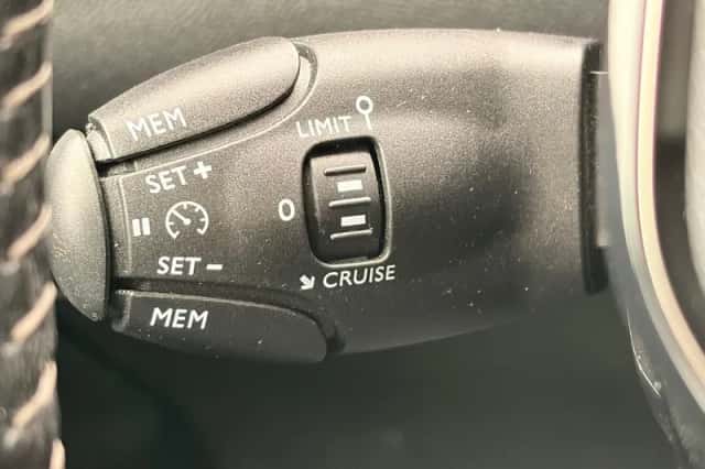 Peugeot e-2008 (2021) thumbnail 20