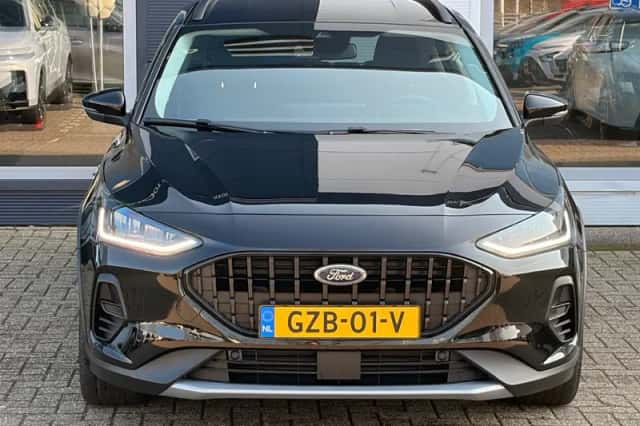 Ford Focus (2024) thumbnail 3