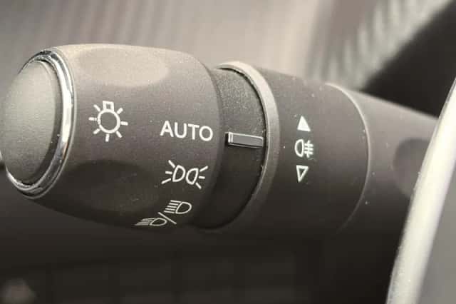 Peugeot 208 (2021) thumbnail 11