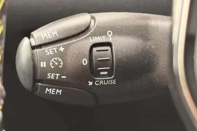 Peugeot 208 (2021) thumbnail 12