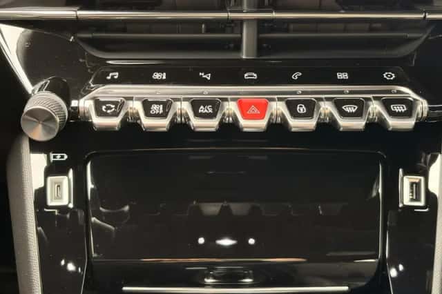 Peugeot 208 (2021) thumbnail 14