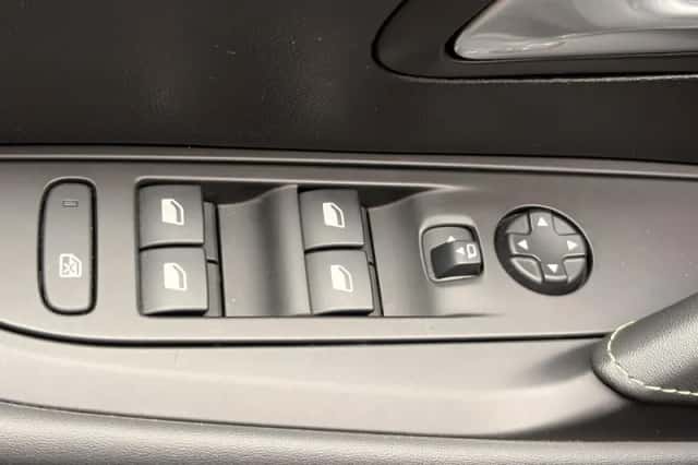Peugeot 208 (2021) thumbnail 15