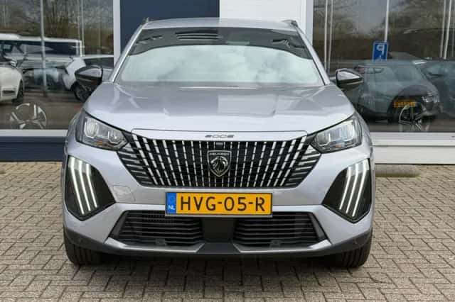 Peugeot 2008 (2024) thumbnail 4