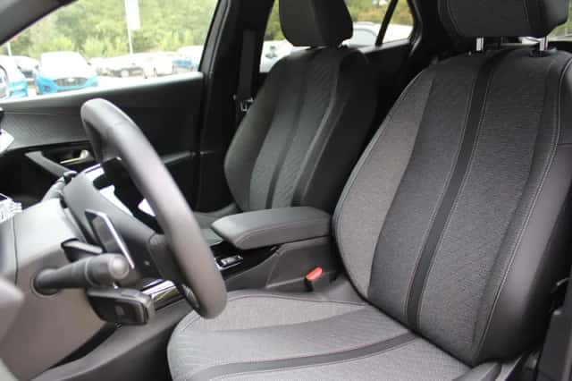 Peugeot 2008 (2024) thumbnail 10