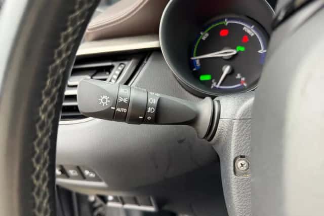 Toyota C-HR (2020) thumbnail 18
