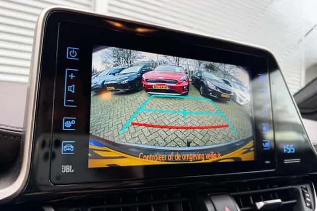 Toyota C-HR (2020) thumbnail 23