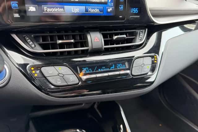 Toyota C-HR (2020) thumbnail 24