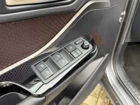 Toyota C-HR (2020) thumbnail 27