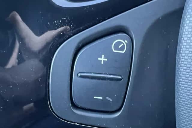 Renault Captur (2015) thumbnail 18