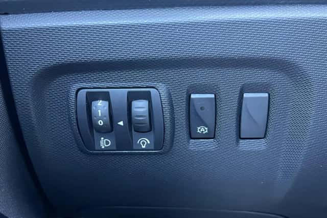 Renault Captur (2015) thumbnail 21