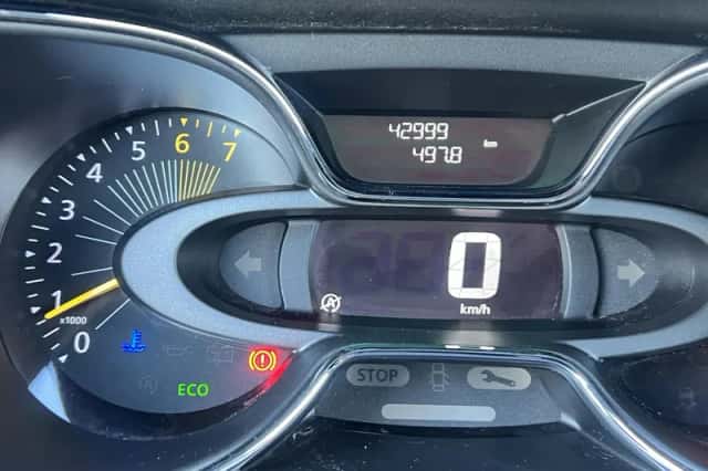 Renault Captur (2015) thumbnail 22