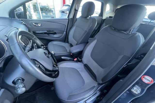 Renault Captur (2015) thumbnail 30