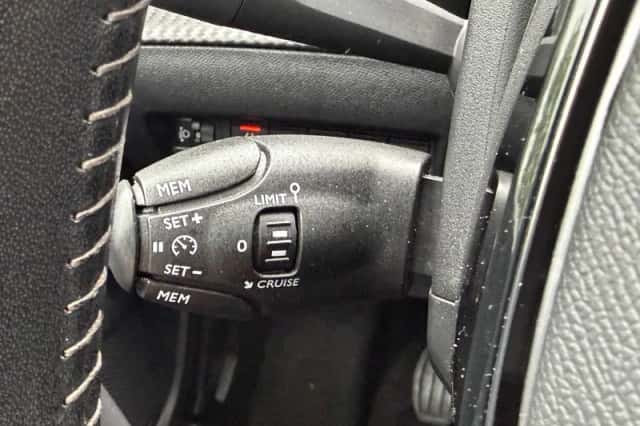 Peugeot 2008 (2021) thumbnail 21
