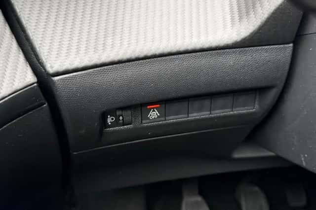 Peugeot 2008 (2021) thumbnail 24