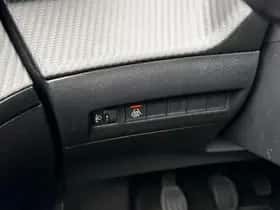 Peugeot 2008 (2021) thumbnail 24