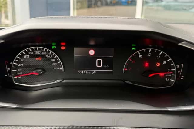 Peugeot 2008 (2021) thumbnail 25