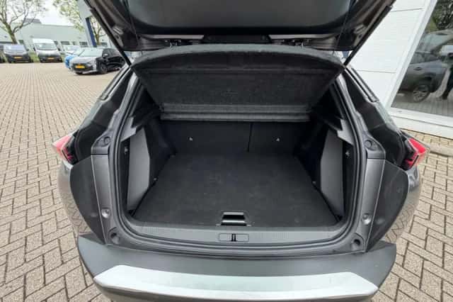 Peugeot 2008 (2021) thumbnail 36