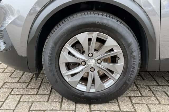 Peugeot 2008 (2021) thumbnail 8