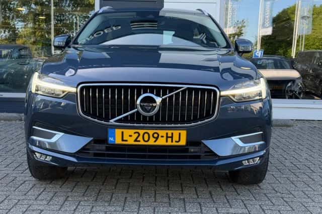 Volvo XC60 (2021) thumbnail 3