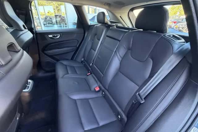 Volvo XC60 (2021) thumbnail 49