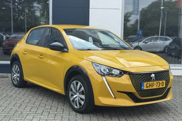 Peugeot e-208 (2023) thumbnail 2