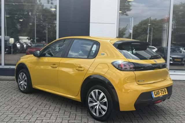 Peugeot e-208 (2023) thumbnail 3