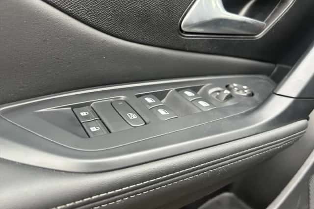 Peugeot 408 (2023) thumbnail 12