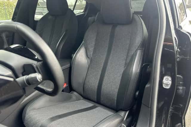 Peugeot 408 (2023) thumbnail 18