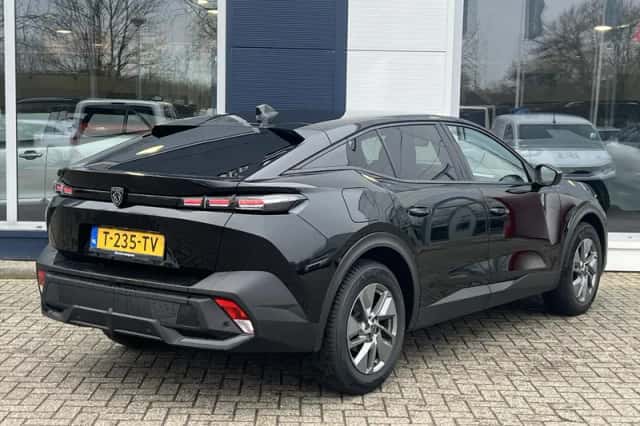 Peugeot 408 (2023) thumbnail 4