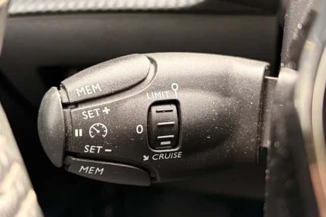 Peugeot 208 (2021) thumbnail 17