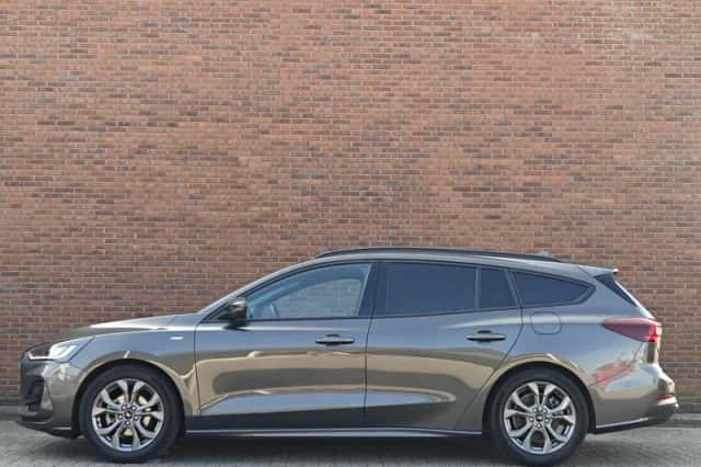 Ford Focus (2024) thumbnail 4