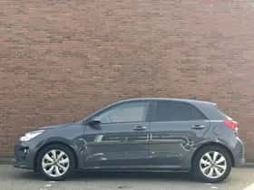 Kia Rio (2021) thumbnail 2