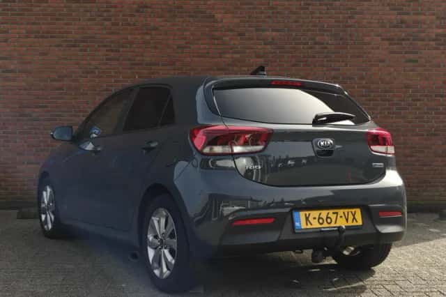 Kia Rio (2021) thumbnail 3