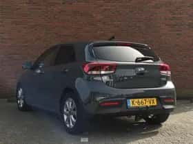 Kia Rio (2021) thumbnail 3