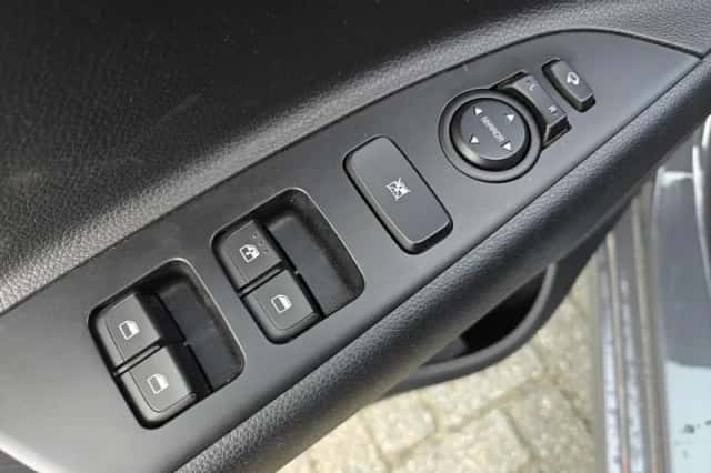 Kia Rio (2021) thumbnail 24