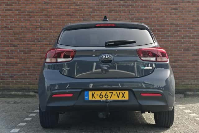 Kia Rio (2021) thumbnail 4