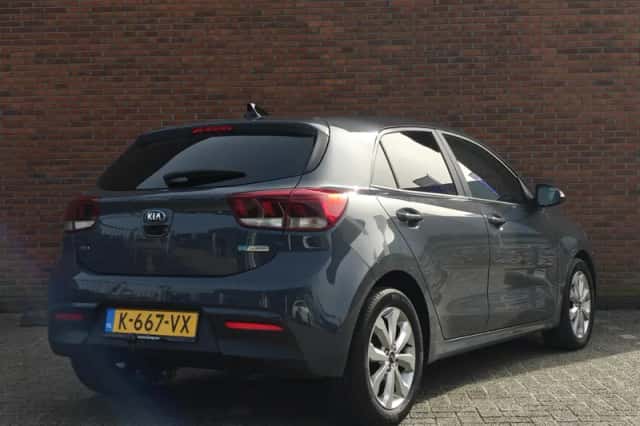 Kia Rio (2021) thumbnail 5
