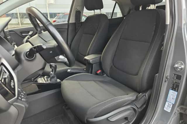 Kia Rio (2021) thumbnail 8