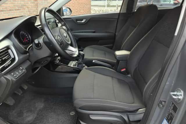 Kia Rio (2021) thumbnail 9