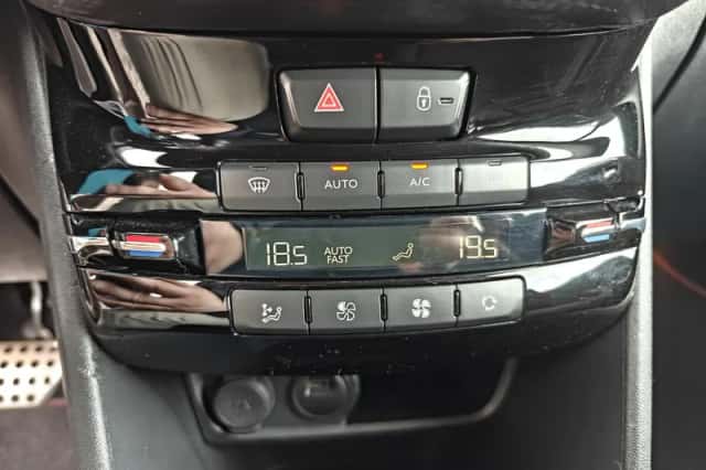 Peugeot 2008 (2019) thumbnail 15