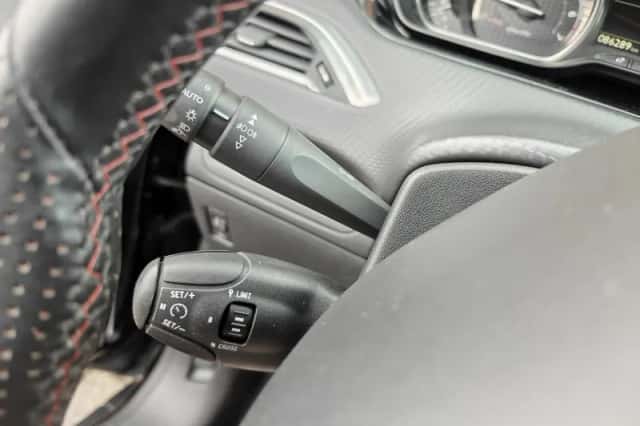 Peugeot 2008 (2019) thumbnail 17