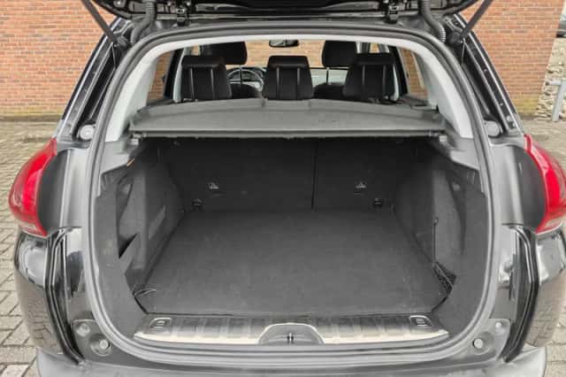 Peugeot 2008 (2019) thumbnail 23