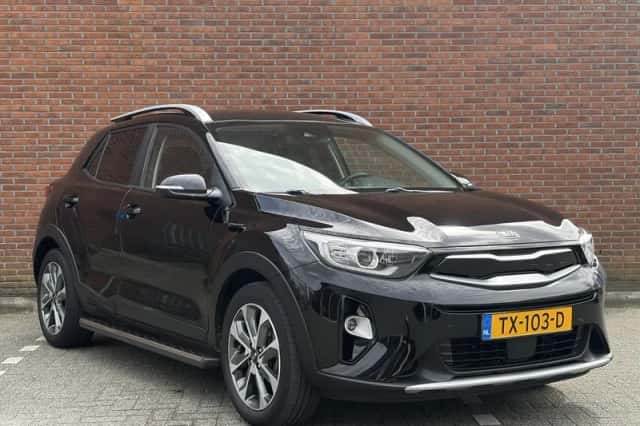Kia Stonic (2018) thumbnail 2