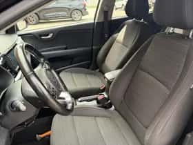 Kia Stonic (2018) thumbnail 15