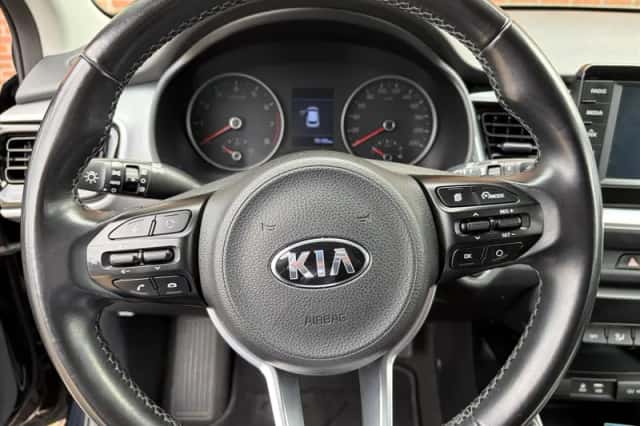 Kia Stonic (2018) thumbnail 18