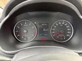 Kia Stonic (2018) thumbnail 23