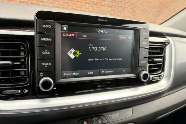 Kia Stonic (2018) thumbnail 24